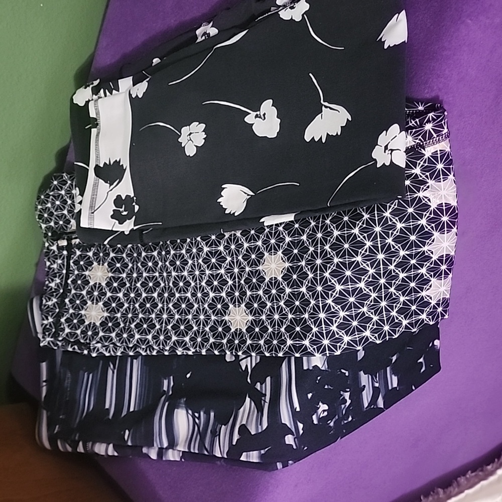 NWOT Never Worn.Sz M.Bundle Powerhold Leggings. Listing = 3. Will Sell Separate